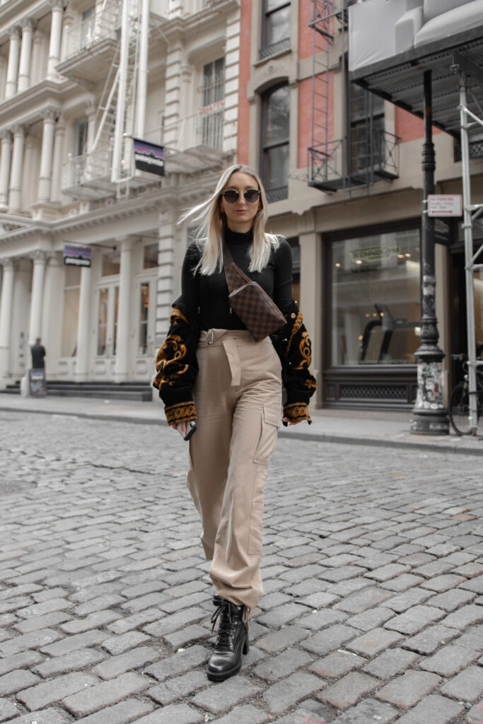 Calça folgada feminina modelo cargo