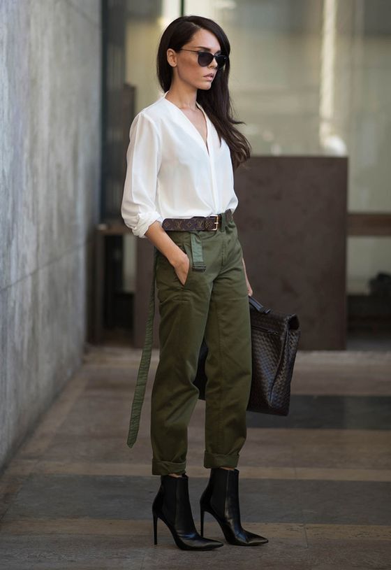 Look inspiração com bota de salto fino.