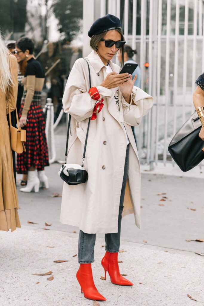 Look inspiração com bota de salto fino.