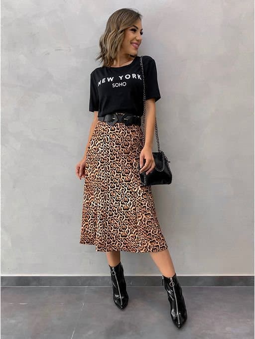 Look inspiração com bota couro preta.