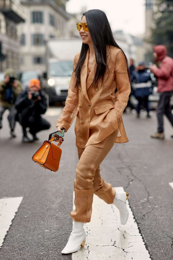 Look inspiração com botas femininas baratas.