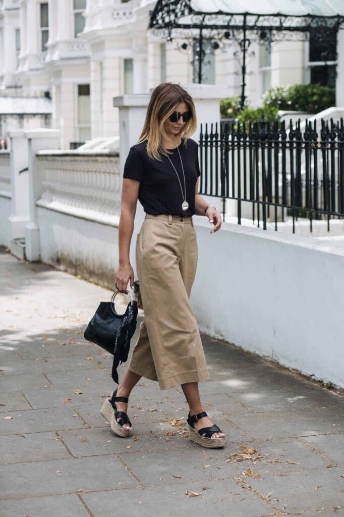 Look inspiração com anabela salto baixo