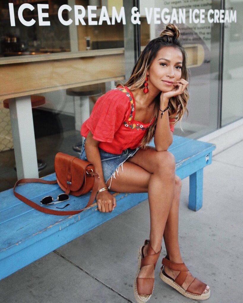 Look inspiração com sandália plataforma baixa.