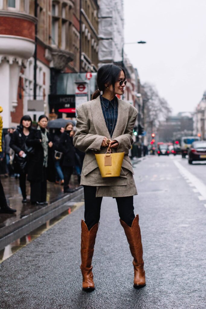 Look inspiração com bota cowboy feminina.