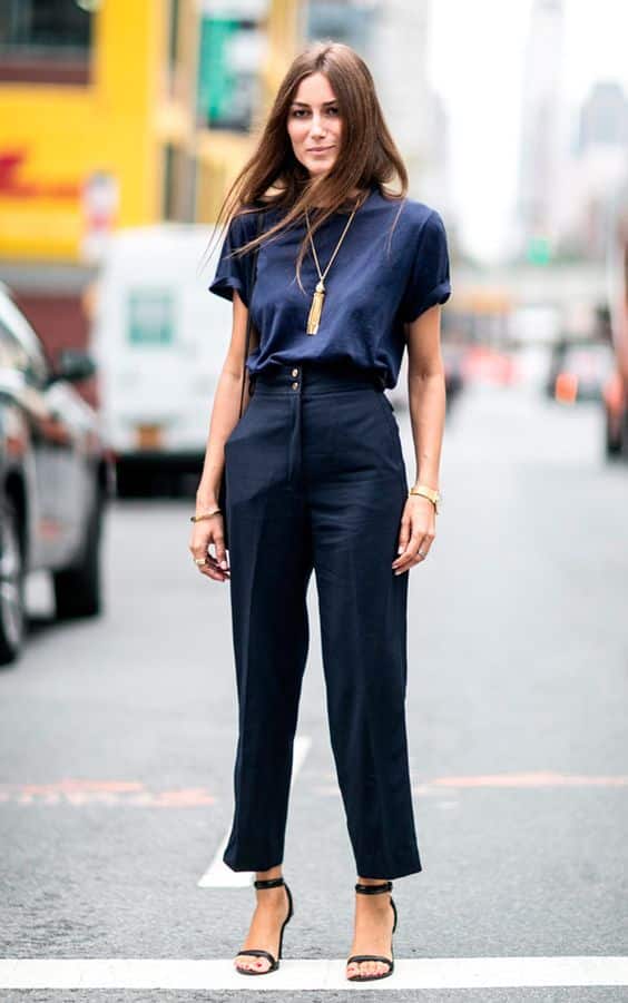 Look inspiração com a sandália de tiras finas.
