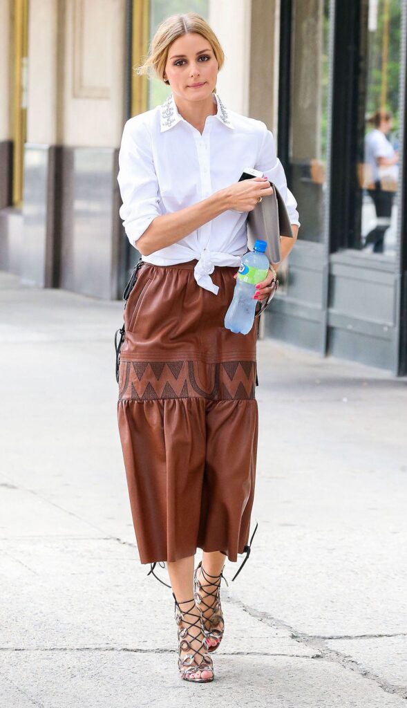 Look inspiração com a sandália de tiras finas.