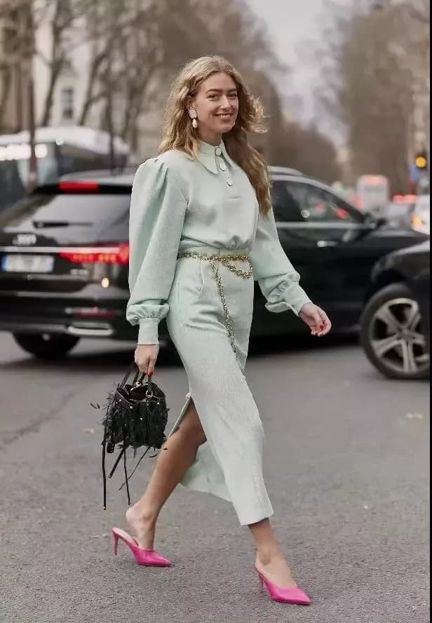Look inspiração com blusa bonita feminina.