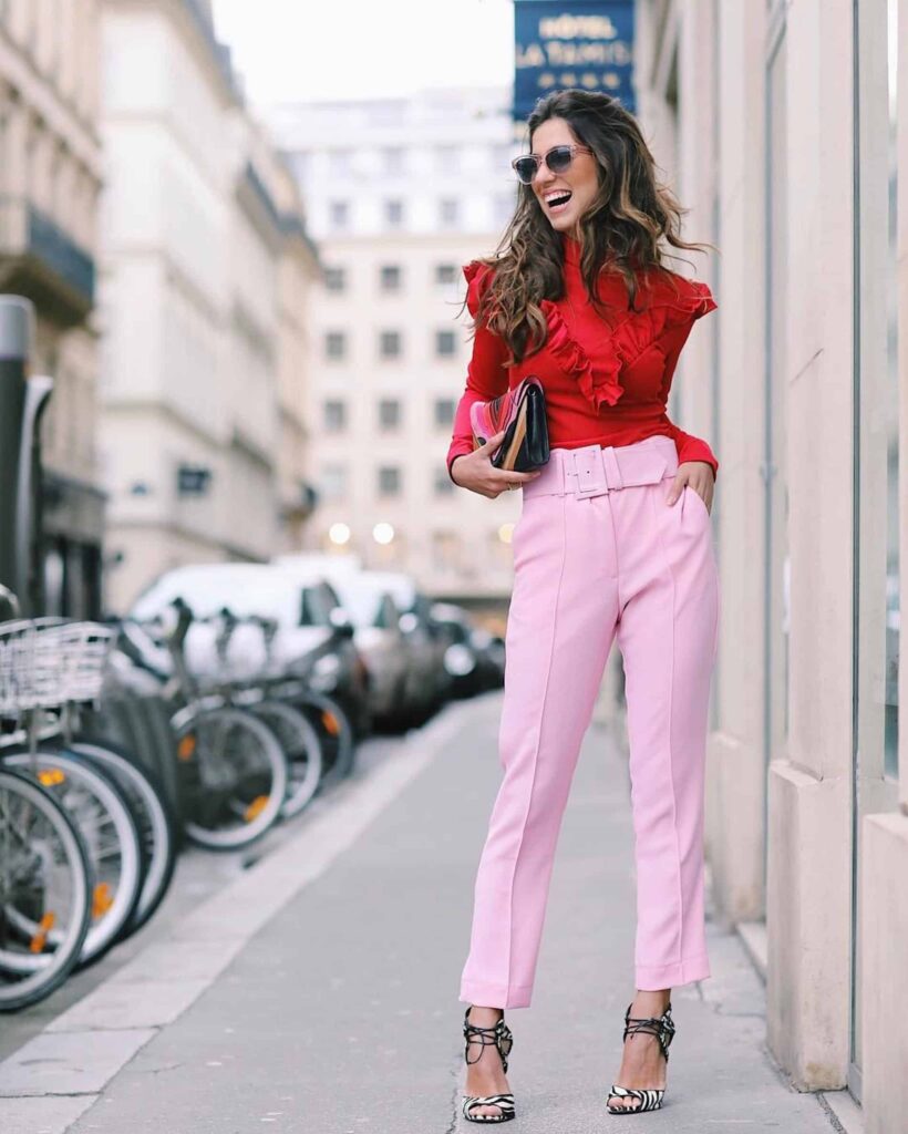 Look inspiração com blusa bonita feminina.