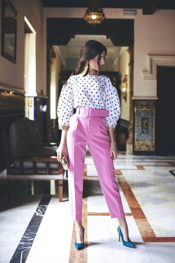 Look inspiração com blusa bonita feminina.