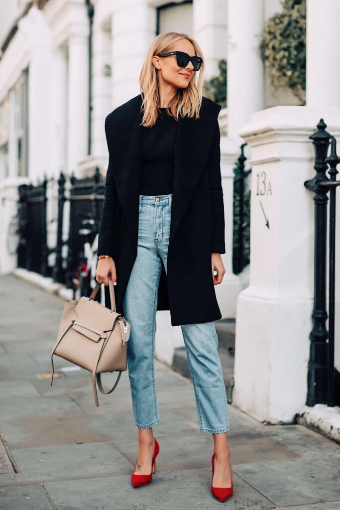 Look inspiração com a calça jeans azul claro feminina.