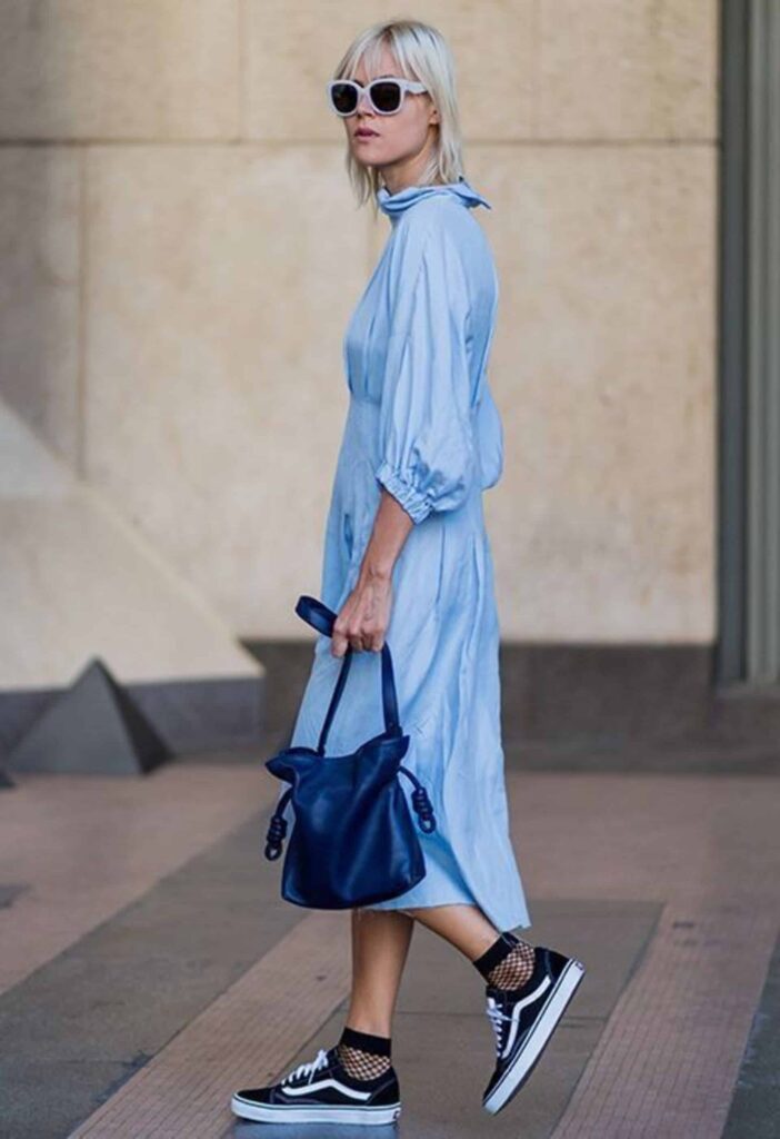 Look inspiração com meia soquete arrastão.