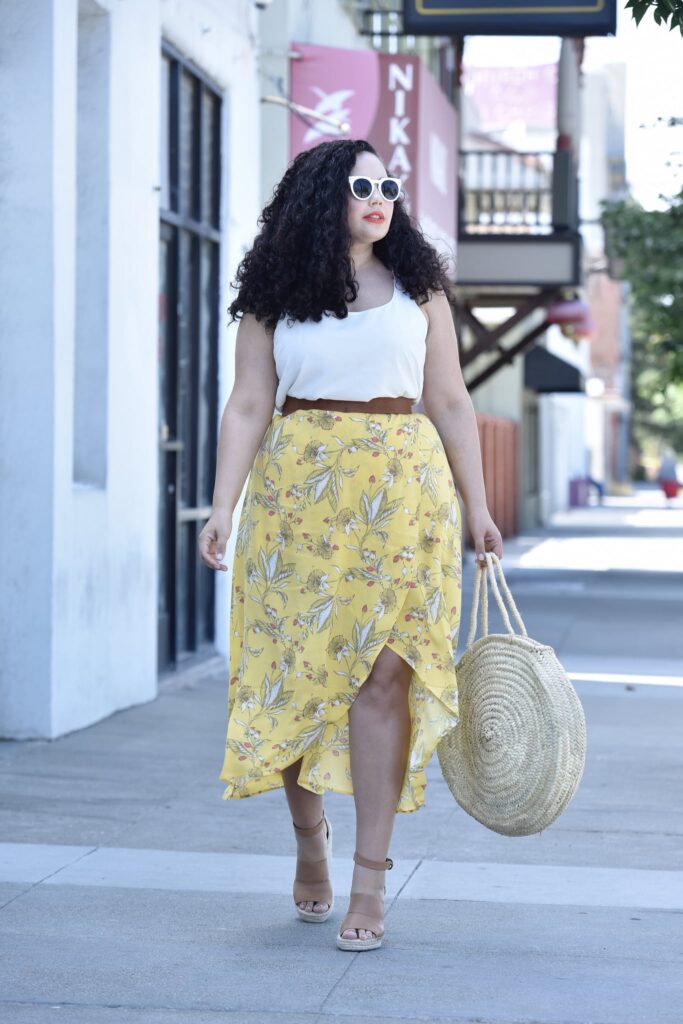 Look inspiração com saia envelope plus size.