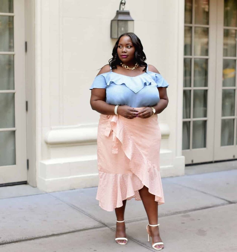 Look inspiração com saia envelope plus size.