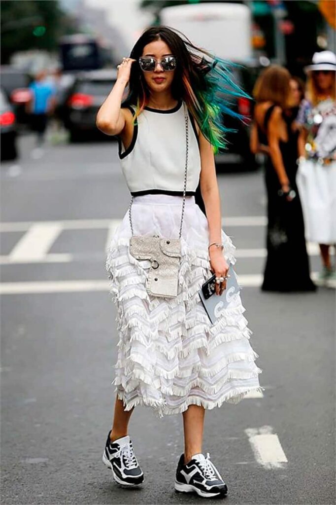 Look inspiração com tênis branco com preto.