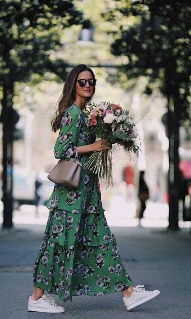 Look inspiração com vestido estampa floral.
