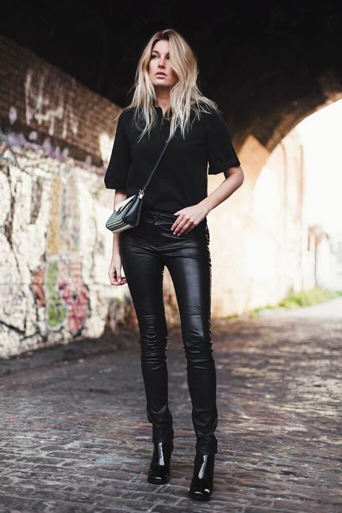 Look inspiração com a calça resinada.