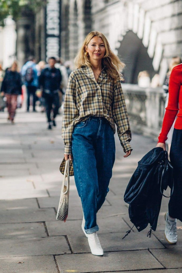 Look com camisa xadrez
